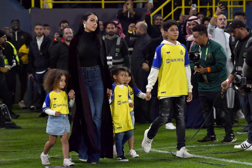 Filhos em risco? Cristiano Ronaldo e Georgina temem vida na Arábia