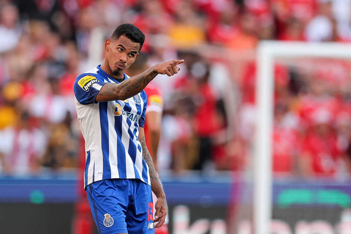 Galeno denuncia insultos racistas no Instagram após jogo com o Benfica